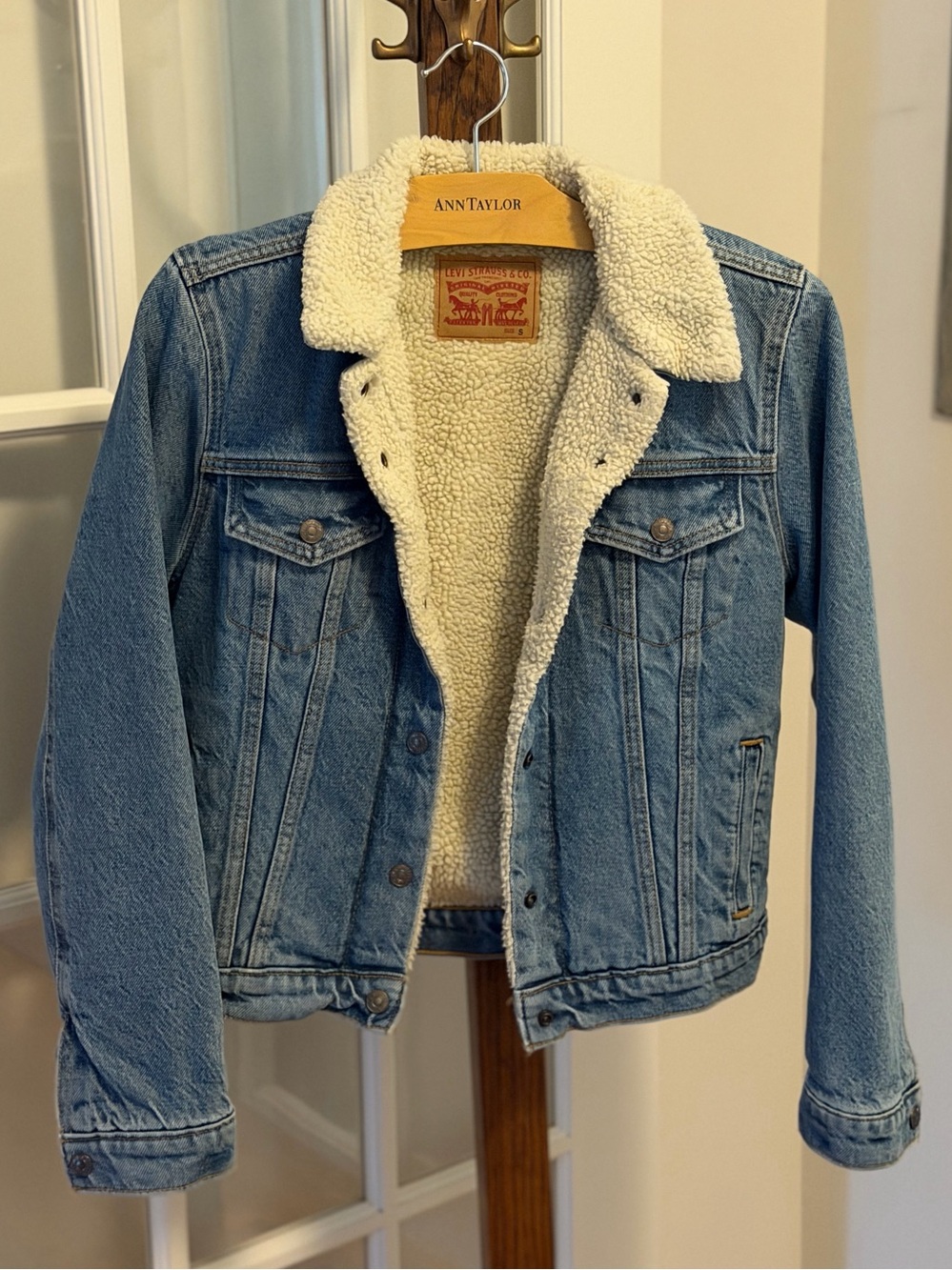 Levi's Women’s Sherpa-Lined Denim Jacket - Light Blue XS